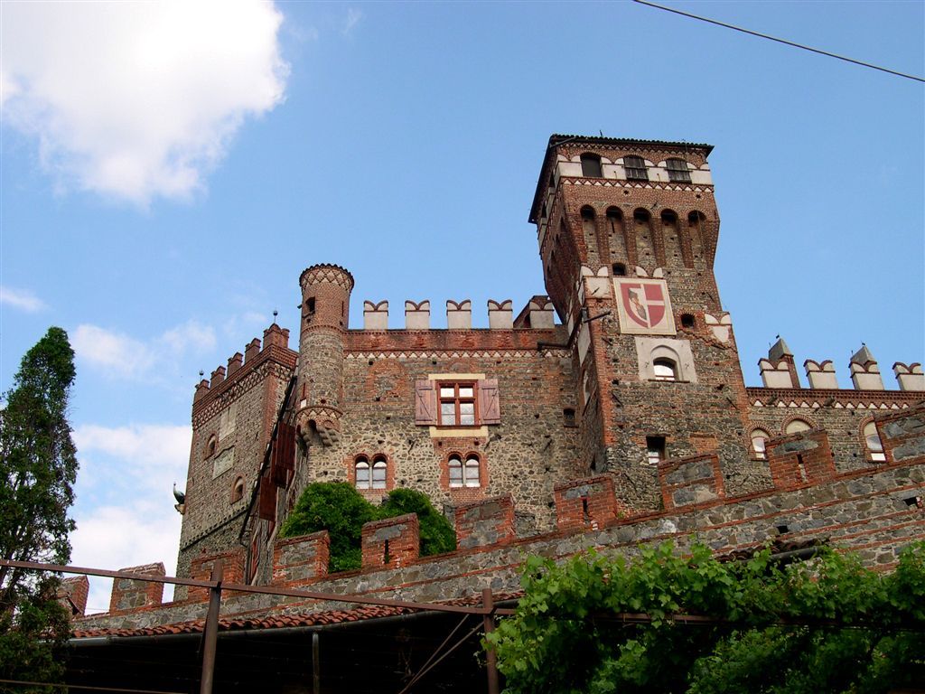 Il castello di Pavone Canavese, dal 1981 eletto monumento nazionale