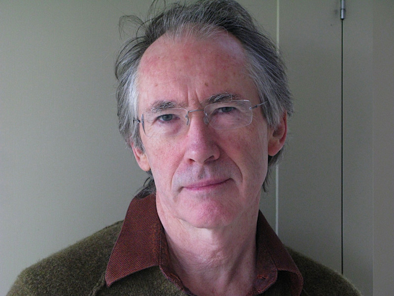 Cortesie per Ian McEwan. Vincitore del Premio Bottari Lattes Grinzane 2017.